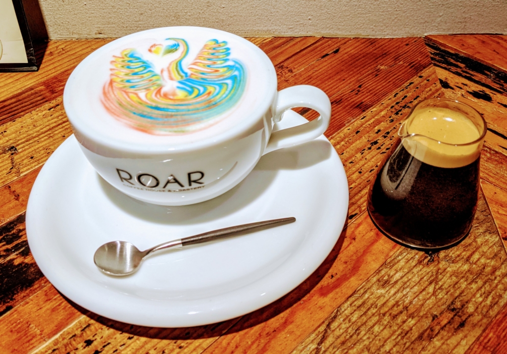 ROAR COFFEEHOUSE & ROASTERY
八丁堀　コーヒー
レインボーラテ